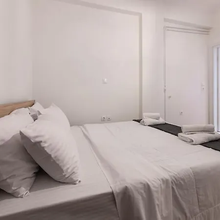 Under Acropolis Hill Apartment *