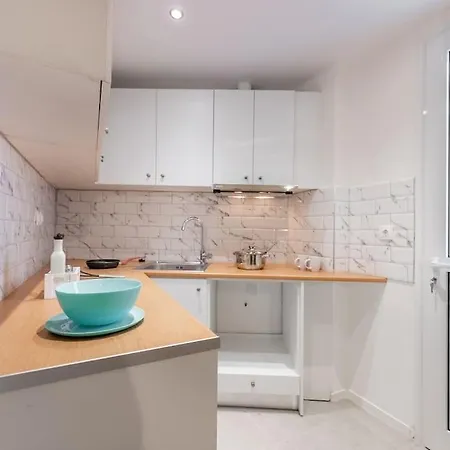 Under Acropolis Hill Apartment *